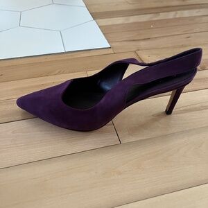 Zvelle purple suede pumps